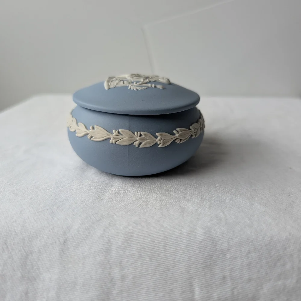 Wedgwood England Jasperware Blue Cream Detail Aesculapius Oval Trinket Box + Lid